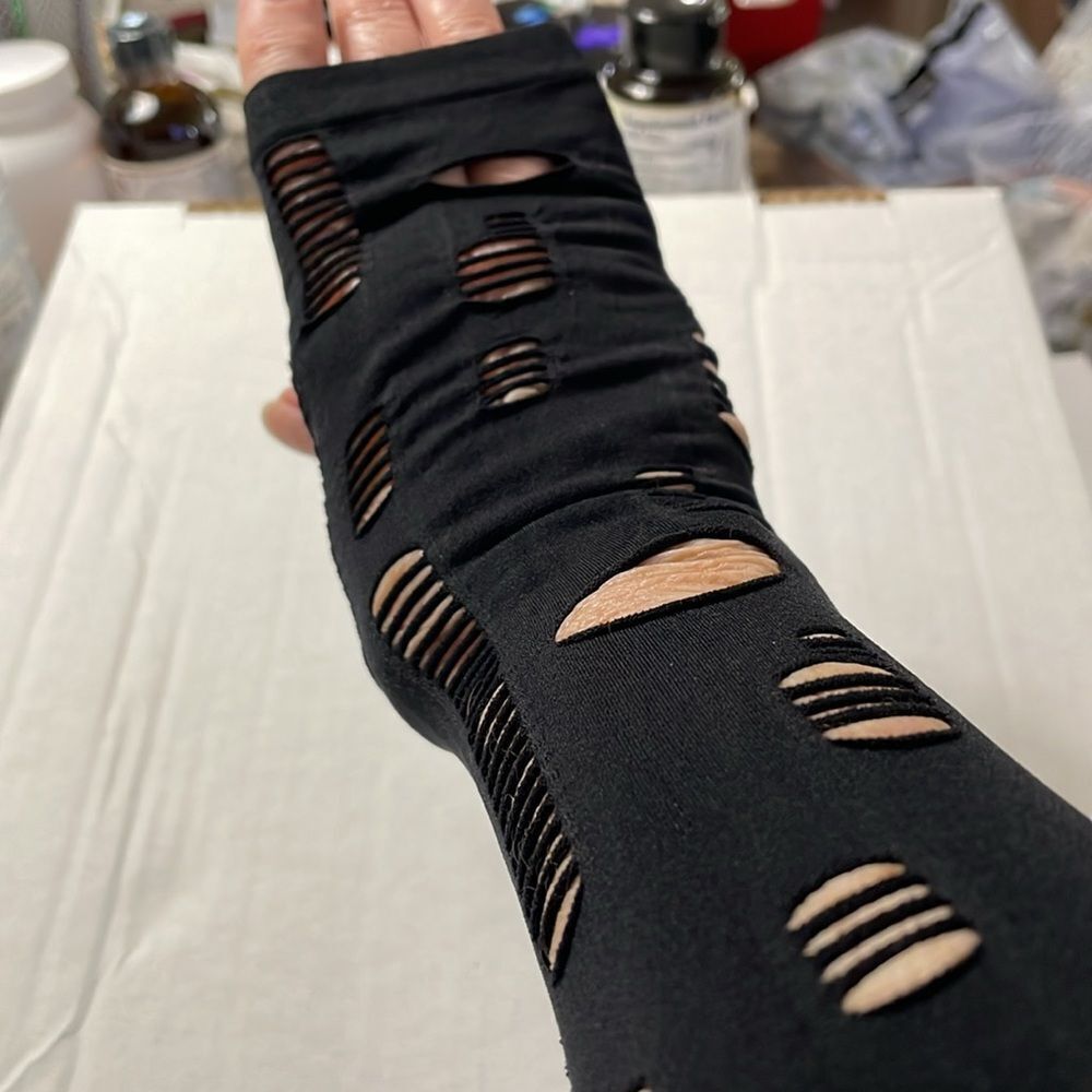 GOTH ARM SLEEVES - Picture 3 of 3